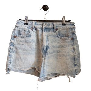 American Eagle Size 2 Light Wash Mid-Rise Jean Shorts